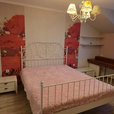 Boutique With Jacuzzi דירה