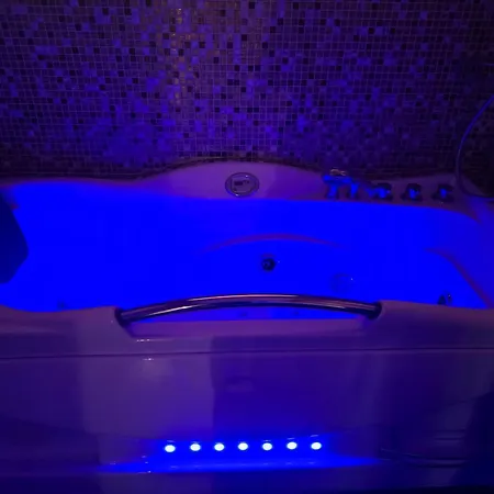 Boutique With Jacuzzi *
