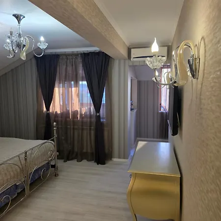 Boutique With Jacuzzi פלבן
