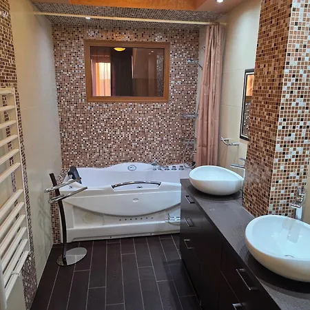 דירה Boutique With Jacuzzi פלבן