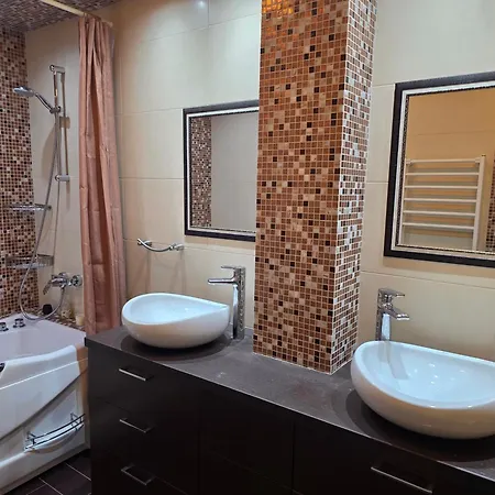 Boutique With Jacuzzi דירה *