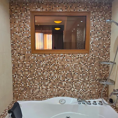아파트 Boutique With Jacuzzi *