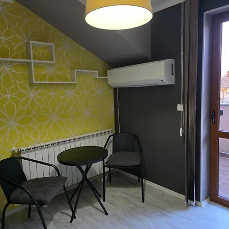 Boutique With Jacuzzi פלבן