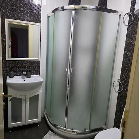 Boutique With Jacuzzi דירה *